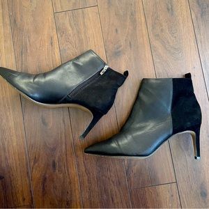 Expression Delia Black Pointy Toe Ankle Bootie- Faux Leather/Suede Women’s Sz 9